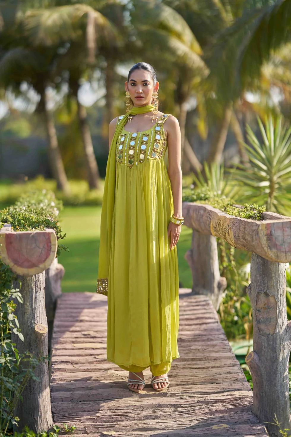 Tvarita Suit Green